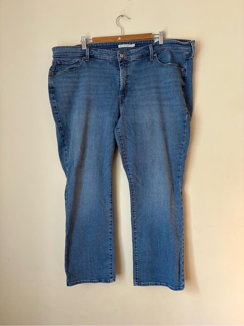 Levi's Men's Medium Blue Relaxed Straight Jeans